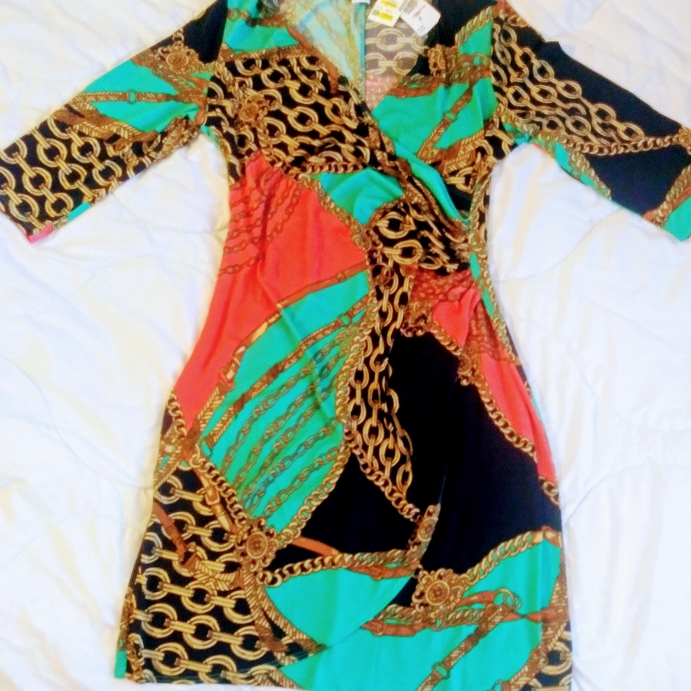 Dresses - Picture 3 of 4